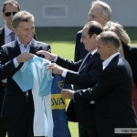 El presidente de Francia visitó la cancha de Boca junto a Mauricio Macri 2 56cf231bb41b3 579x386