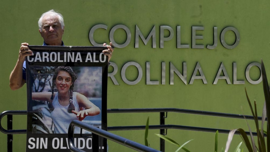 Cuando tena 20 aos Tablado fue protagonista de uno de los casos policiales ms resonantes de la historia criminal argentina cuando el 27 de mayo de 1996 asesin de 113 pualadas a su novia Carolina Al