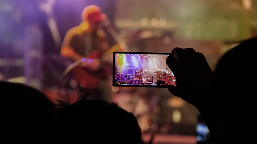 Solari tambin sorprende con apariciones virtuales en algunas canciones Foto Nicols Varvara