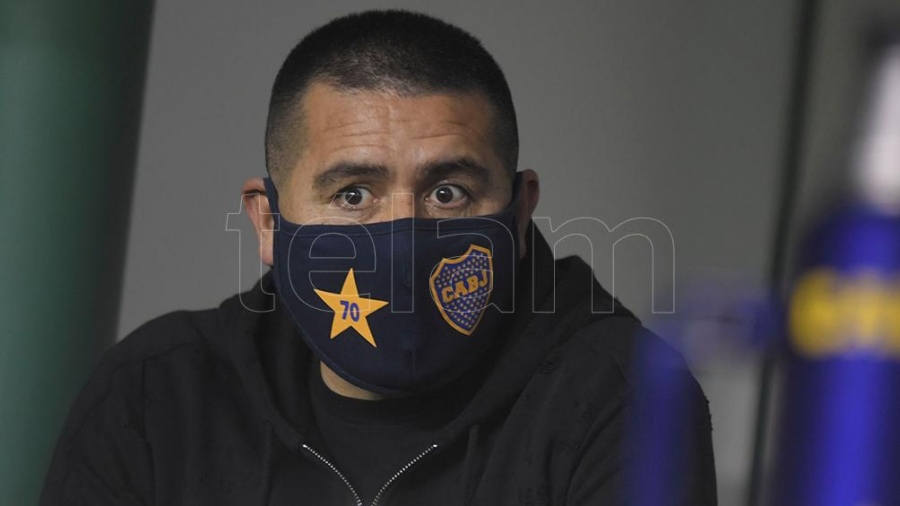 En la madrugada del lunes Riquelme se reuni con el plantel y el cuerpo tcnico Foto Julin lvarez