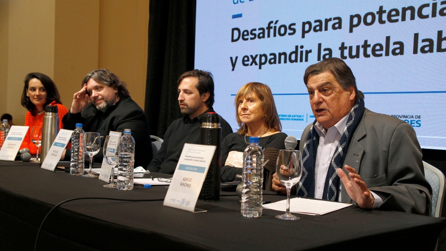 Nicolas Kreplak junto a funcionarios que participaron del Primer Congreso de Derecho del Trabajo en Mar del Plata