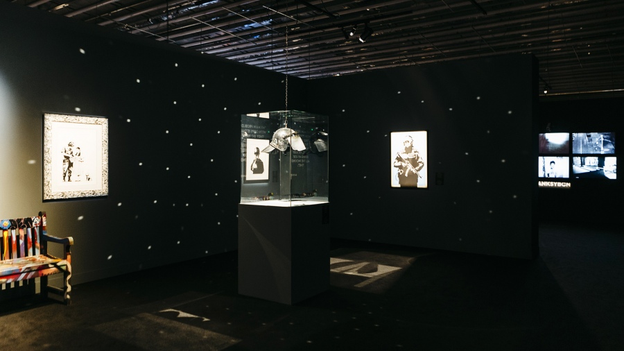 El controversial artista llega con su obra a la Argentina