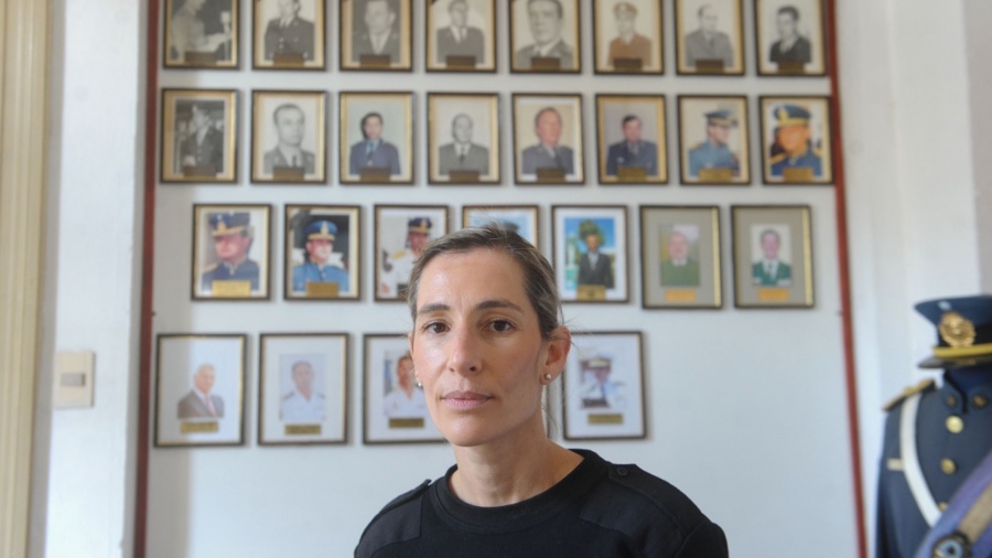 Los padres de Anaya son oficiales retirados del SPB y sus dos hermanas tambin pertenecen a la fuerza igual que su marido Foto Eva Cabrera