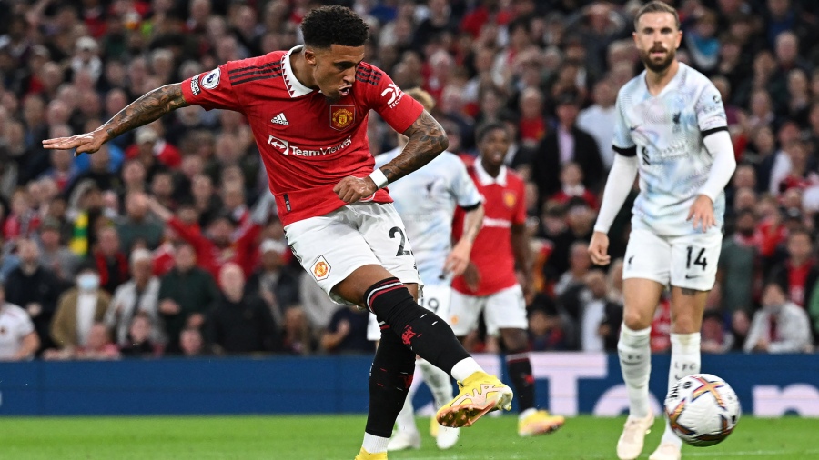 El gol de Sancho para abrir la cuenta del Manchester United ante Liverpool Foto AFP