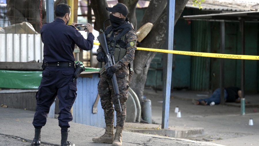 Segn las autoridades unas 50000 personas fueron detenidas bajo el Estado de sitio en El Salvador Foto AFP