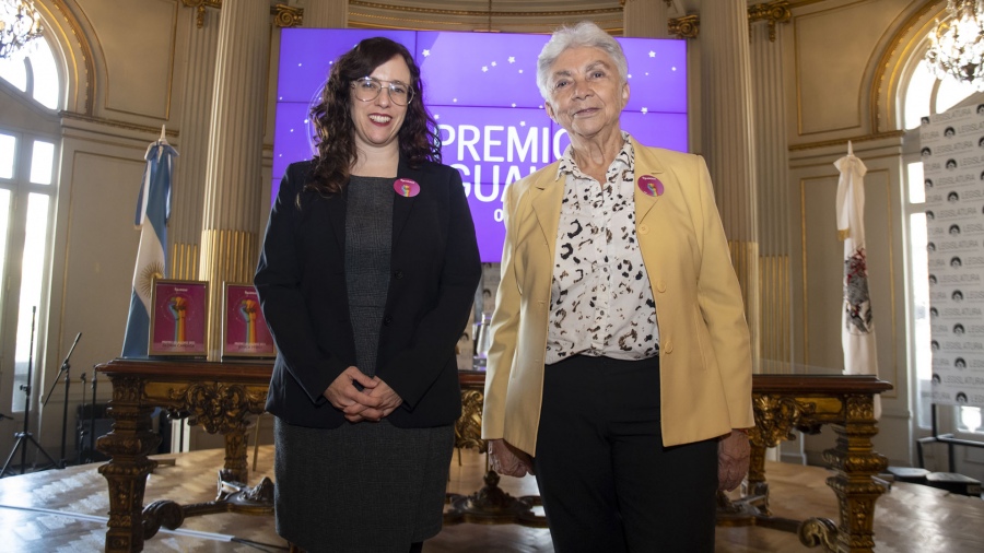 Gloria Careaga de Mxico y Jessica Stern de Estados Unidos recibieron los premios de la Fundacin Igualdad Foto Eliana Obregn