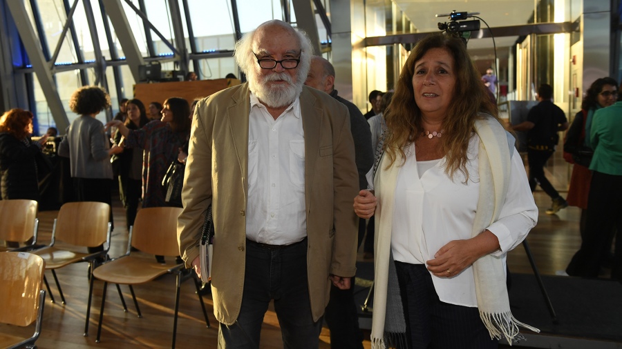 Juan Sasturain director de la Biblioteca Nacional Mariano Moreno junto a Daniela Basso Foto Alejandro Santa Cruz