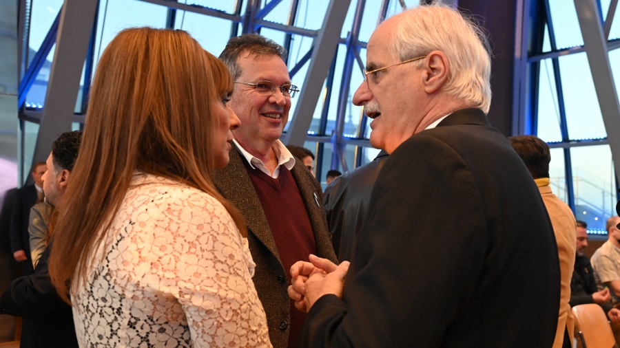 Jorge Taiana y Rosario Lufrano junto al titular de la cartera de Cultura Tristn Bauer Foto Ministerio de Defensa