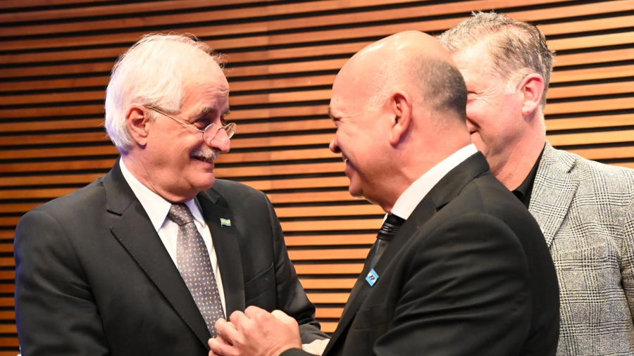 Jorge Taiana junto a Aldo Leiva excombatiente y diputado nacional Foto Ministerio de Defensa