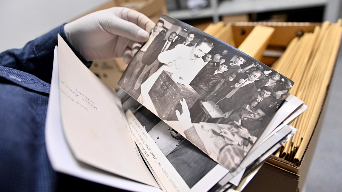 La catalogacin permite un seguimiento cronolgico de la historia argentina Foto Victoria Gesualdi