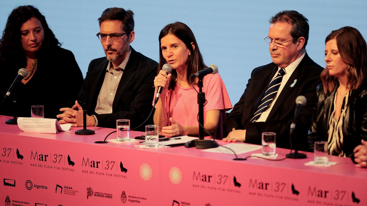 Fernando Juan Lima Fernanda Raverta Tristan Bauer y Florencia Saintout en el anuncio del 37 Festival Foto Osvaldo Fantn