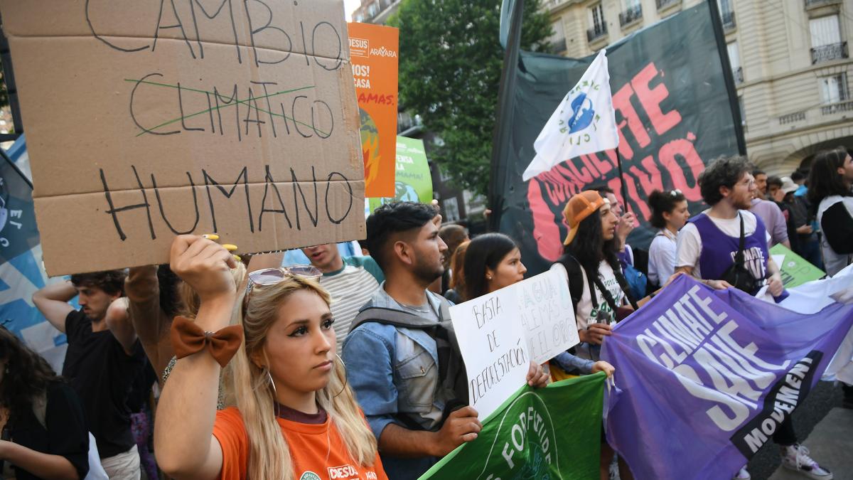 Adolescentes y jvenes se comprometen con el cambio climtico 