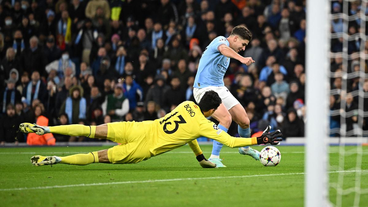 La jugada en el gol de lvarez ante el Sevilla de Jorge Sampaoli Foto AFP 