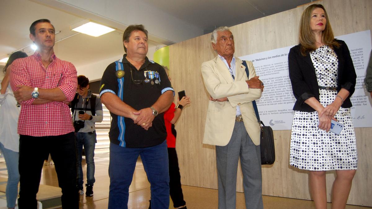 Participaron de la inauguracin la presidenta del Parque del Conocimiento Claudia Gauto el escritor Pablo Camogli y veteranos de Malvinas foto Sergio Centenaro 