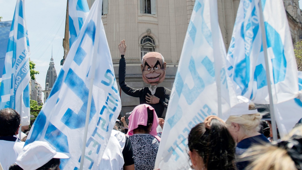 La oposicin y organizaciones sociales y sindicales denuncian ajustes en salud educacin y cultura Foto Lara Sartor