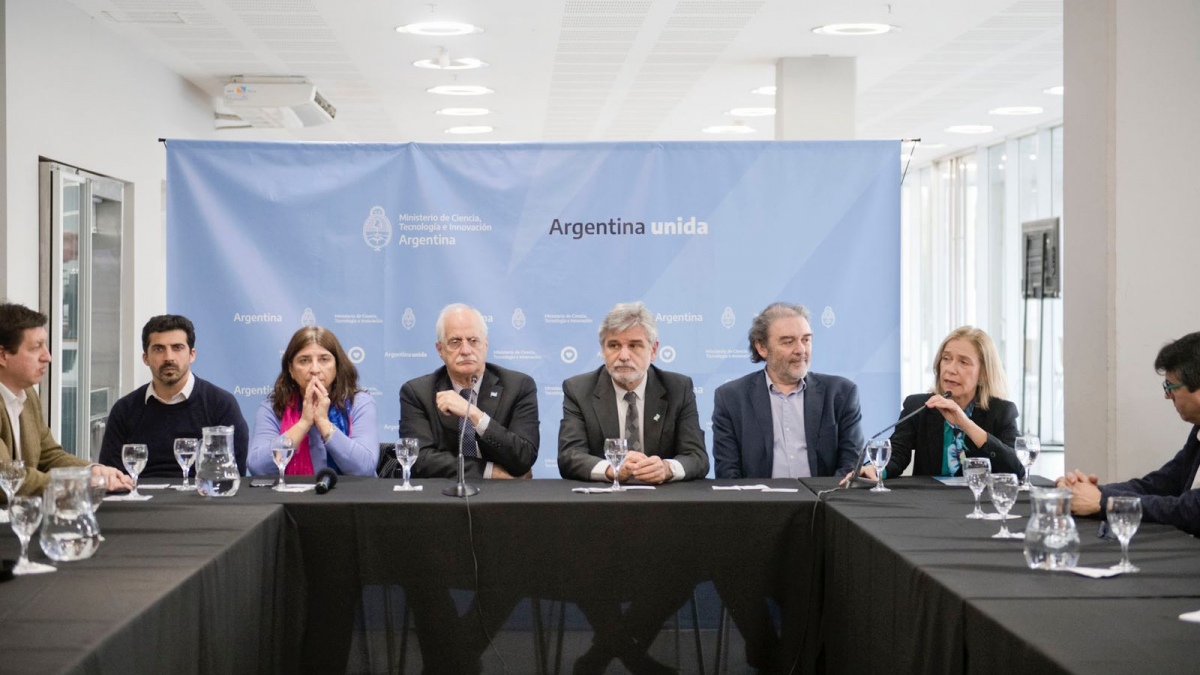 Los ministros Daniel Filmus y Jorge Taiana la directora del SMN Celeste Saulo y la presidenta del Conicet Ana Franchi anunciaron la supercomputadora en agosto