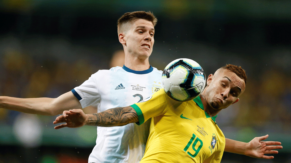 Juan Foyth en accin con la camiseta de ArgentinaFoto EFE