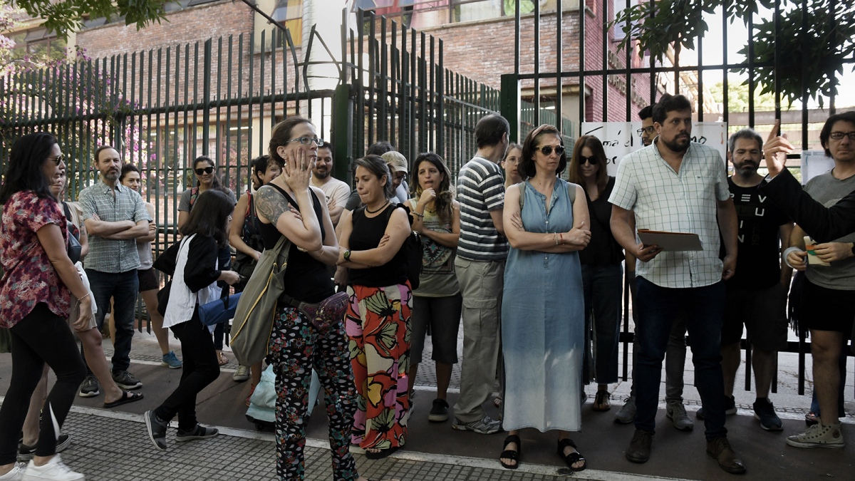 Reclaman mayor seguridad luego de que hace una semana sufrieran el robo de 185 computadoras Foto Daniel Dabove