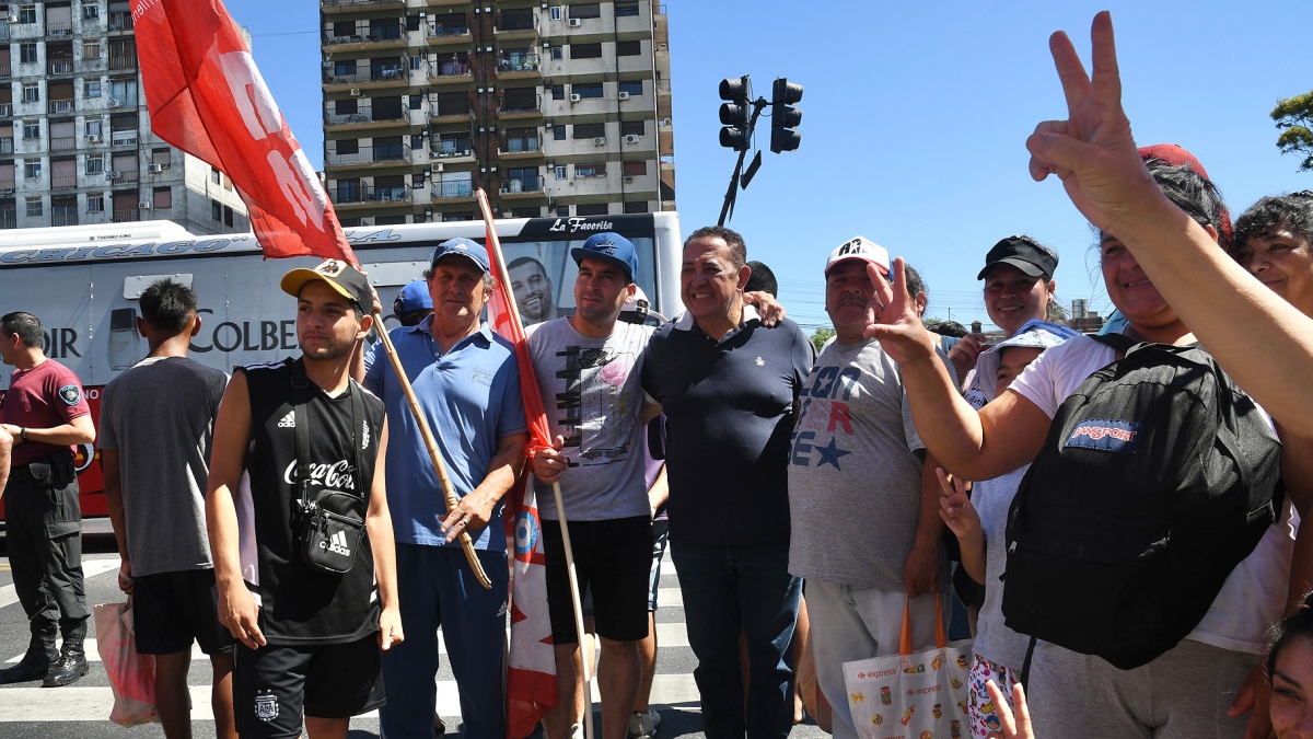 Marchan bajo la consigna parar el golpe de Estado en la Argentina Foto Victoria Egurza