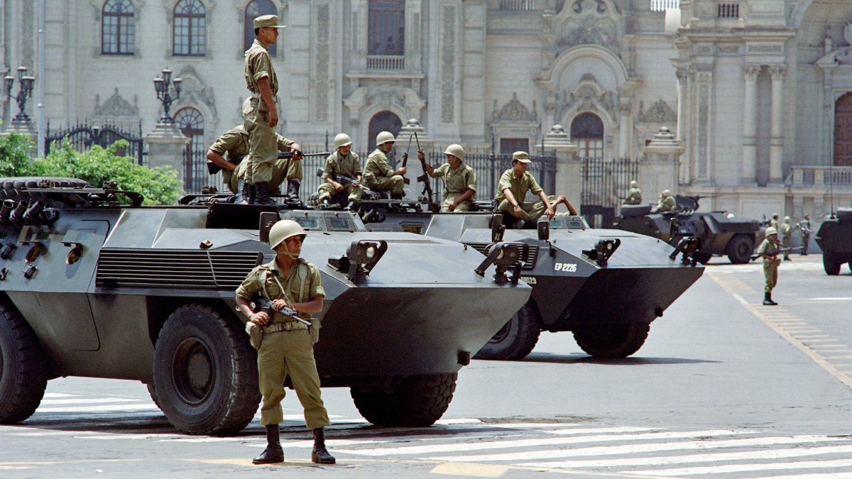 Fujimori cont con el apoyo de las Fuerzas Armadas y los tanques militares ganaron las calles Foto AFP