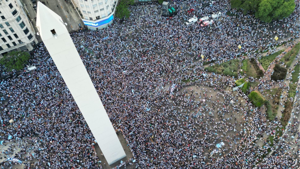 Los hinchas coparon el Obelisco 