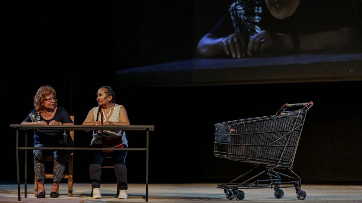 Las actrices del Barrio 31 se lucenen escena Foto Prensa Teatro Cervantes