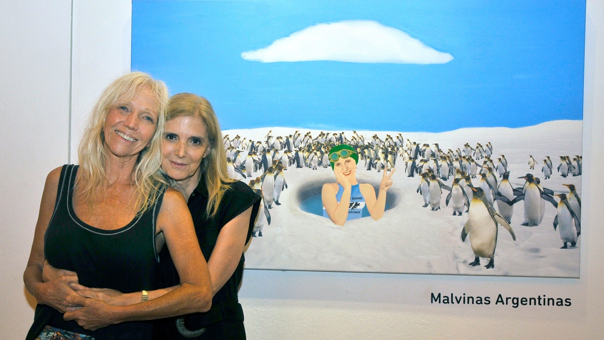 La artista plstica Marina Olmi junto a la Presidenta del Directorio de Tlam Bernarda Llorente en la muestra Foto Alejandro Moritz