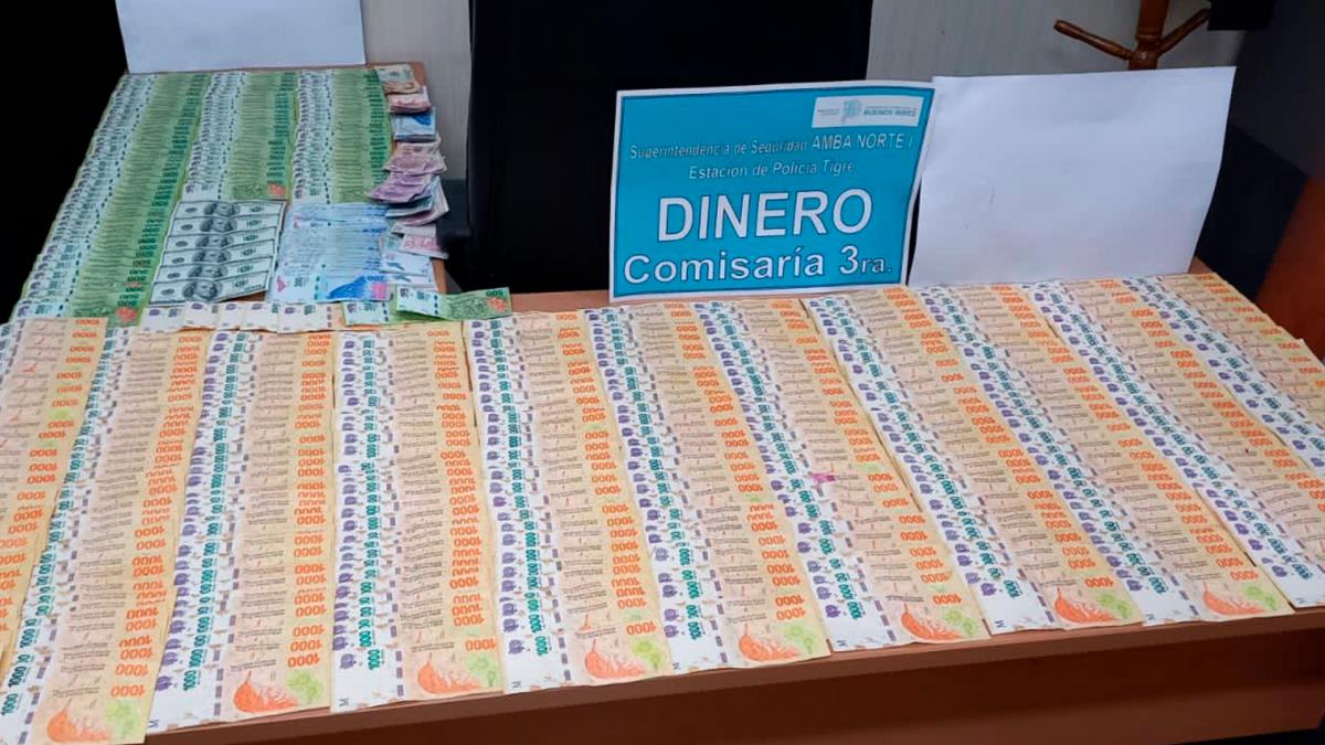 Parte del dinero que tena el acusado en su casa 