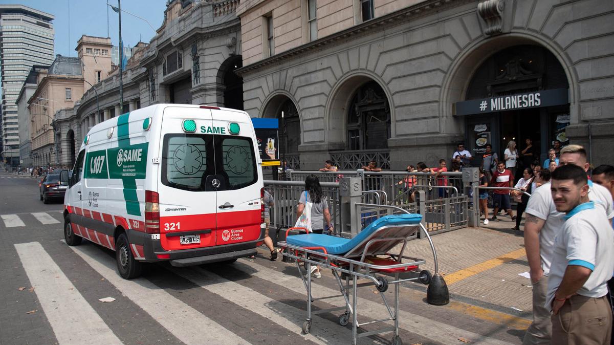 La oficial fue asistida primero por mdicos del SAME y luego fue trasladada en helicptero y en un operativo de emergencia al Hospital Churruca Foto Lara Sartor