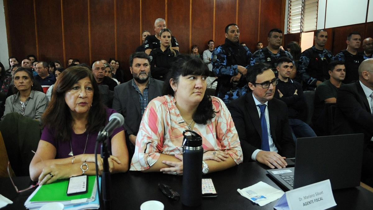Por mayora de 10 de los miembros del jurado los policas Manuel Monreal y Mariano Ibez fueron declarados culpables del delito de tentativa de homicidio agravado Foto Eva Cabrera