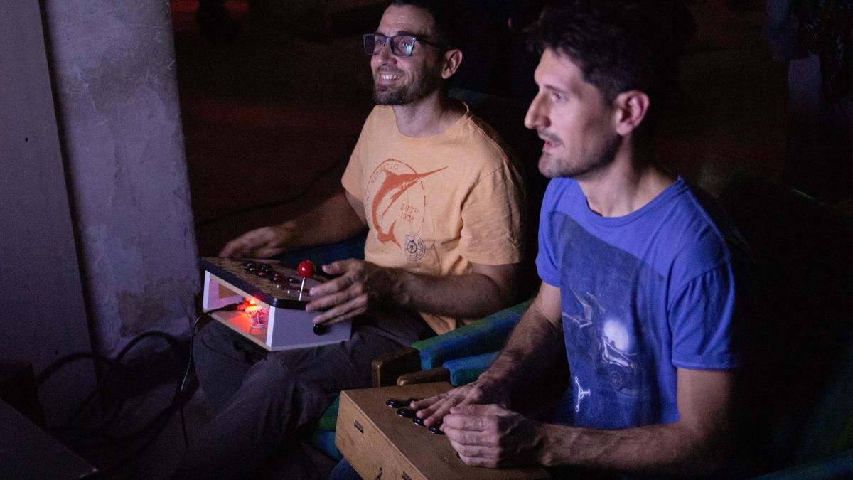 Joysticks con dcadas de vida til Foto Gonzalo vila