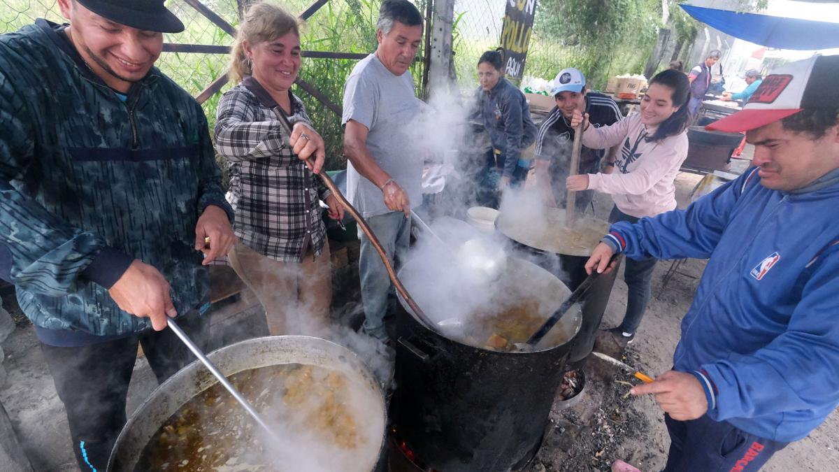 Un locro popular en Corrientes Foto German Pomar