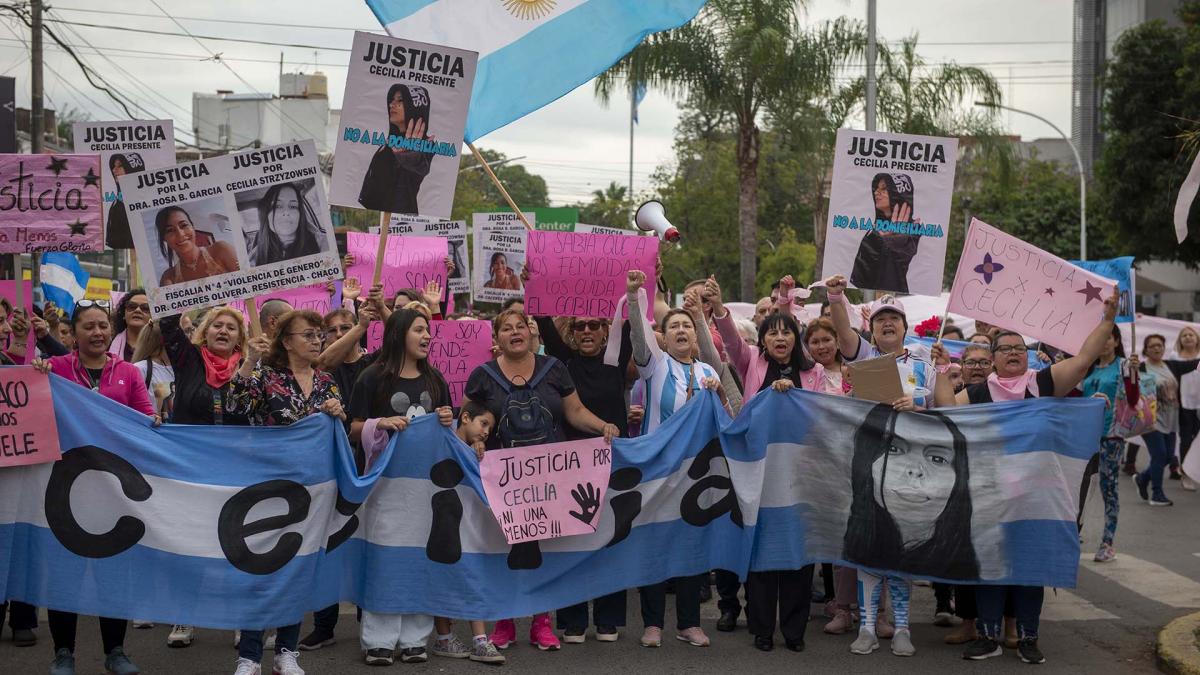 Gloria Romero encabez una nueva marcha esta vez para impedir que el matrimonio Sena obtenga el beneficio de la prisin domiciliaria Foto Pablo Caprarulo