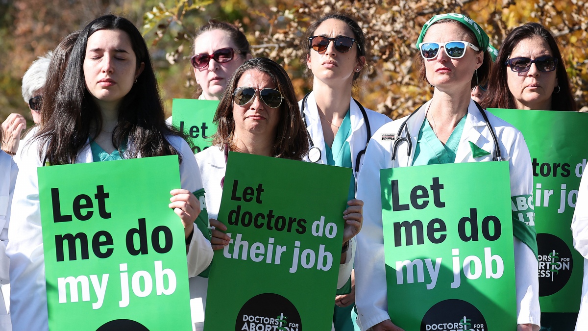 Mdicos y mdicas aseguraron que se vern obligados a considerar abandonar el estado si ya no pueden administrar legalmente la atencin de la salud reproductiva Foto archivo AFP