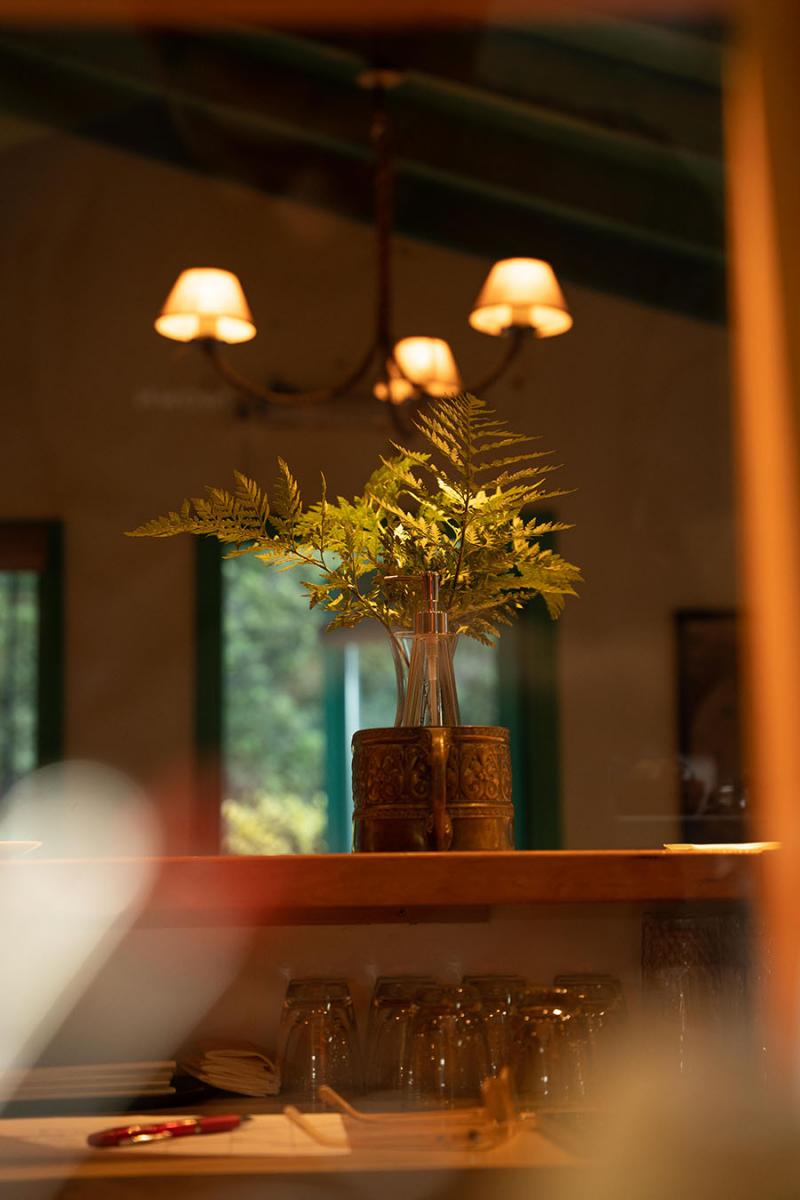 El restaurante para 20 cubiertos est en un bellsimo bosque Foto Feedback PR