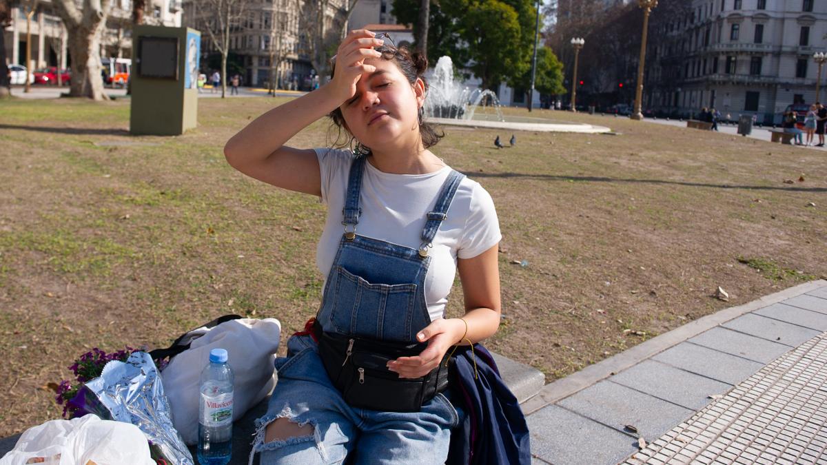 Para enfrentar al calor es clave la rehidratacin con lquidos fros en forma regular advierten los mdicos Foto Lara SartorTlam 