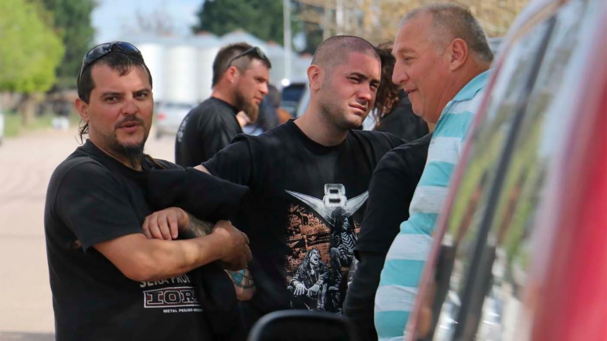 Msicos familiares y amigos de Iorio llegaron desde todo el pas a su funeral en Coronel Surez Foto Gentileza Ezequiel Villanueva