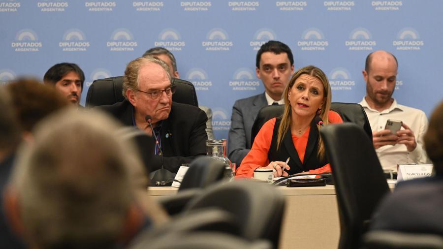 La adenda al proyecto presupuestario contiene el tratamiento de una serie de beneficios impositivos y fiscales a determinados sectores productivos Foto Pepe Mateos