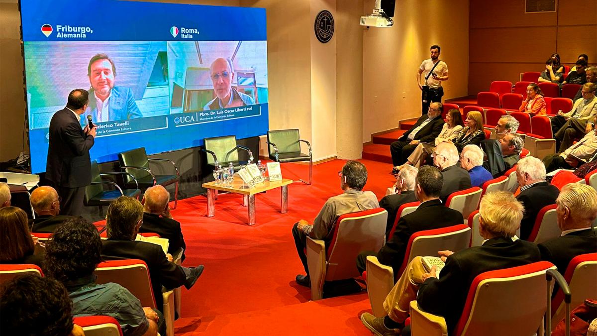 Presentaron en la UCA el tercer y ltimo tomo de una investigacin sobre el rol de la Iglesia Catlica durante la ltima dictadura militar Foto X