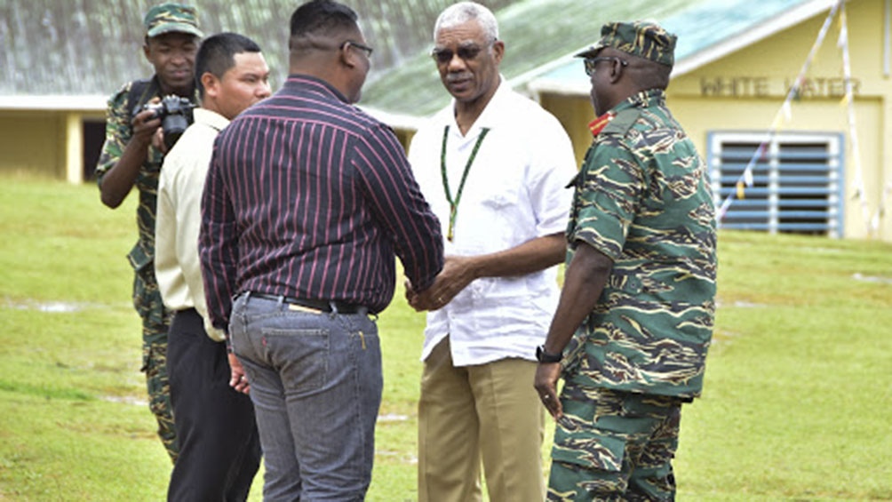 El presidente de Guyana Irfaan Ali recorre la zona en conflicto y por la cual Venezuela reclama la soberana desde hace 100 aos 