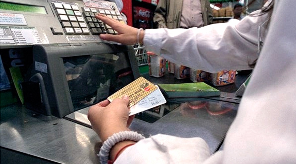 Las compras con tarjetas de crdito en dlares ascendieron a US 425 millones en noviembre