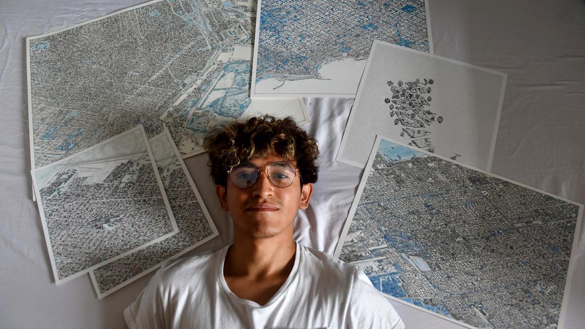 El joven peruano comenz a dibujar mapas de ciudades durante la pandemia Foto Eva Cabrera