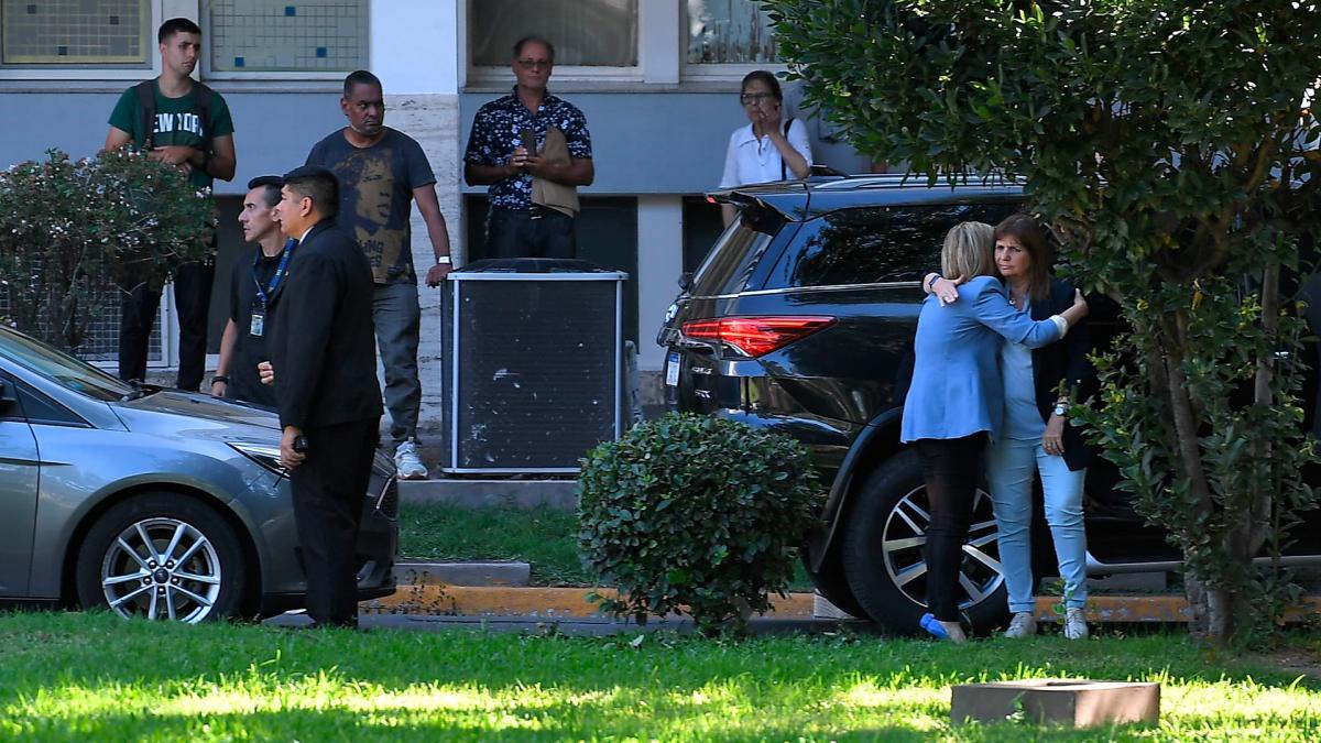 La ministra Patricia Bullrich se acerc para apoyar a la familia de la nena asesinada Foto Vctor Carreira
