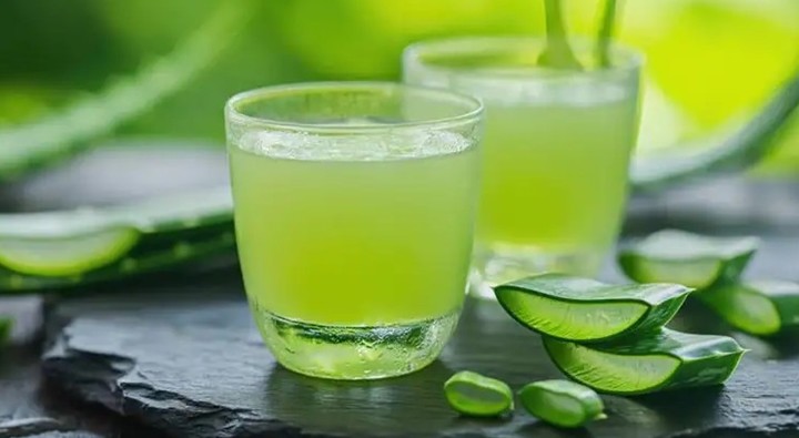 Cómo preparar cuidadosamente una infusión de aloe vera o sábila.