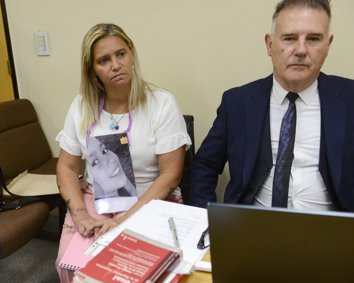 Carola Labrador estuvo presente en las primeras audiencias hasta que, sorpresivamente, desistió de ser querellante y no concurrió más. Foto Luciano Thieberger.