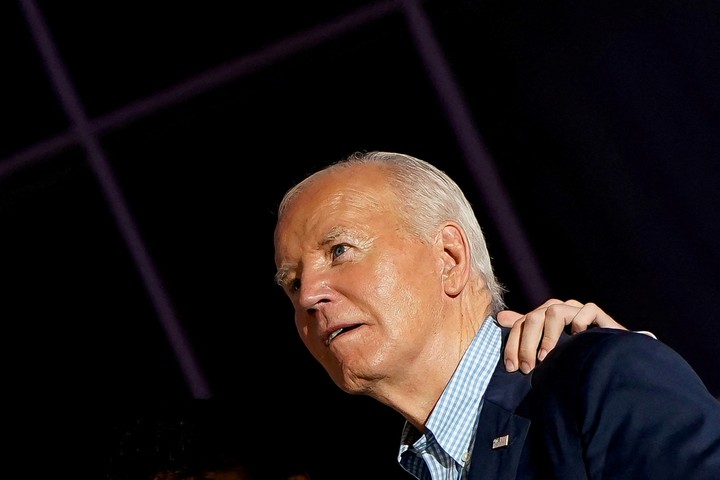 Biden insistió en que solo fue “una mala noche” y que no renunciará a ser del candidato. Foto: Reuters