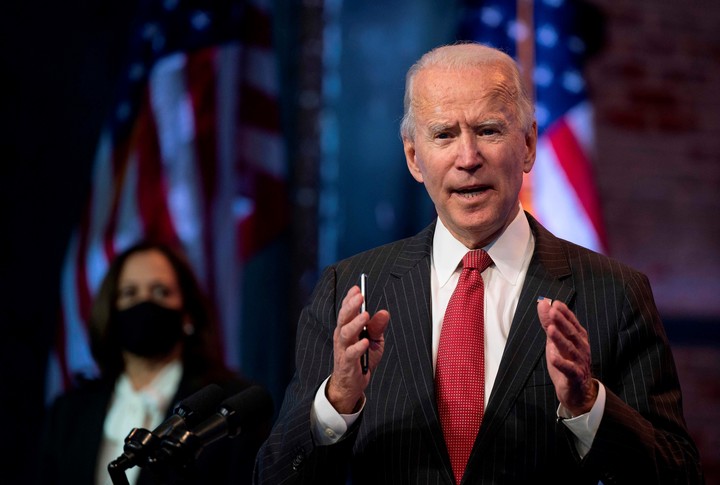 Biden se ha enfrentado a continuos llamamientos de otros demócratas para abandonar la carrera. Foto: Jim Watson/ AFP