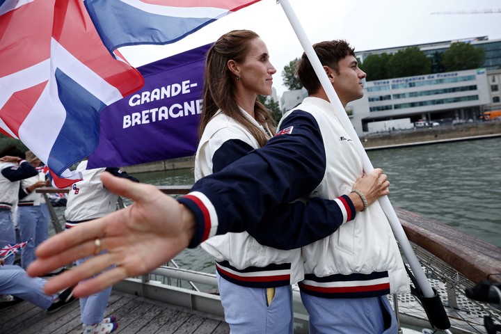 Helen Glover y Tom Daley, al estilo Titanic en plena ceremonia inaugural. Foto: REUTERS