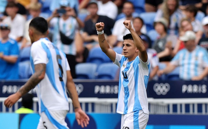 Thiago Almada marcó el gol que abrió el partido y trajo alivio en la Selección. Foto: REUTERS / Nir Elias.