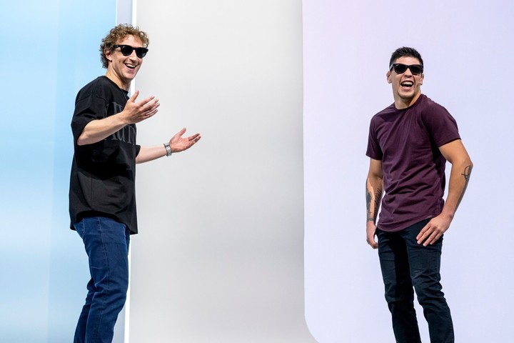 Mark Zuckerberg y el peleador de artes marciales mixtas Brandon Moreno.Foto: David Paul Morris/Bloomberg.






